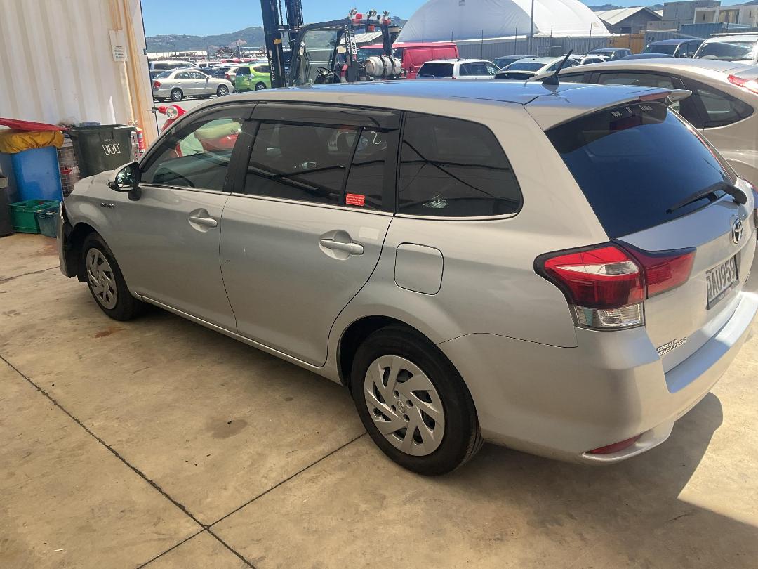 Photo '3' of Toyota Corolla Fielder Hybrid Photo '3' of Toyota Corolla Fielder Hybrid