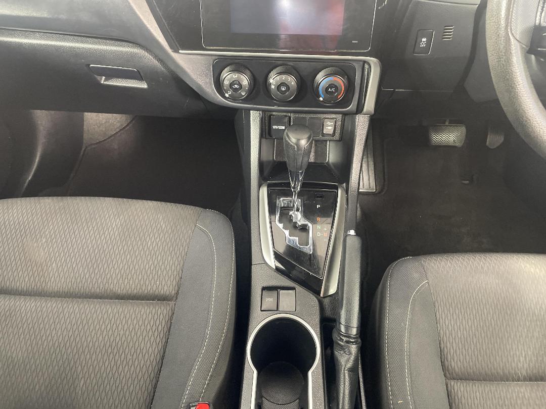 Photo '18' of Toyota Corolla