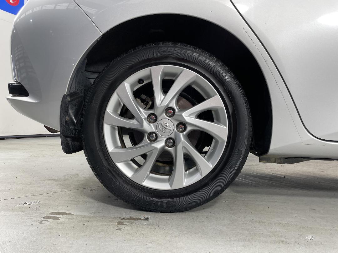 Photo '12' of Toyota Corolla