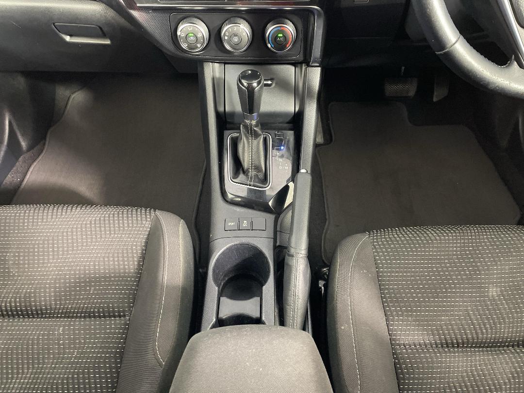 Photo '18' of Toyota Corolla