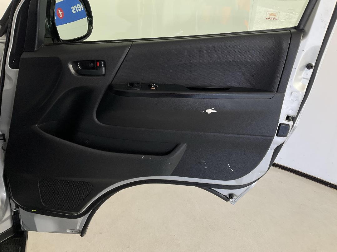 Photo '15' of Toyota Hiace Photo '15' of Toyota Hiace