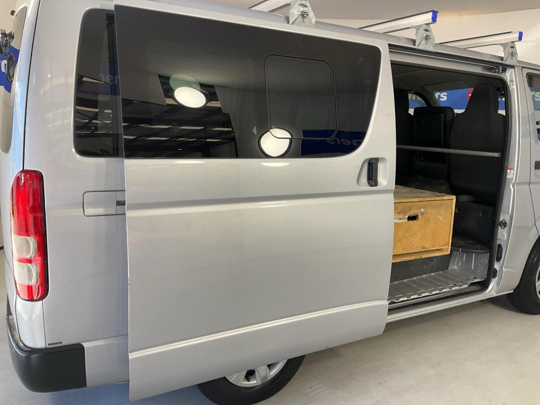 Photo '19' of Toyota Hiace Photo '19' of Toyota Hiace