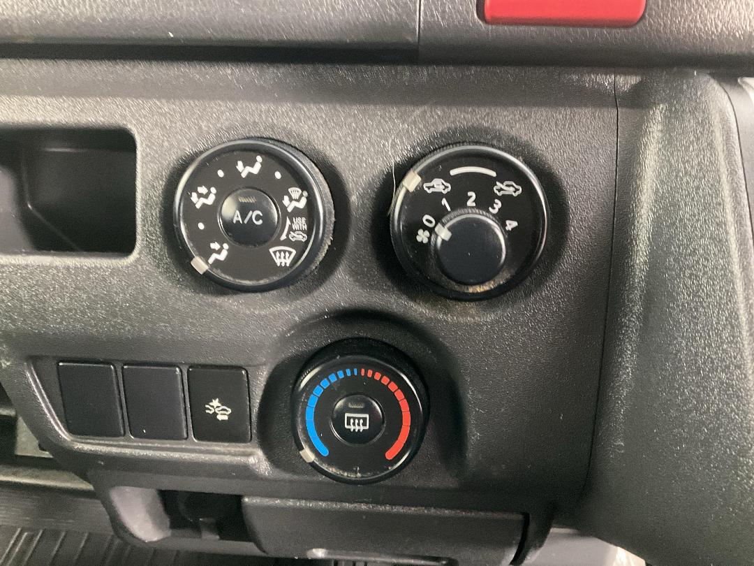 Photo '23' of Toyota Hiace Photo '23' of Toyota Hiace