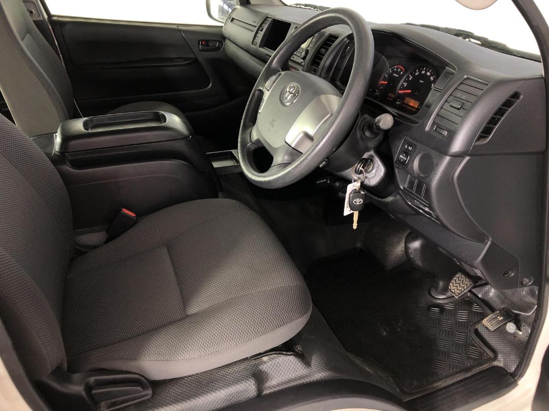 Photo '16' of Toyota Hiace