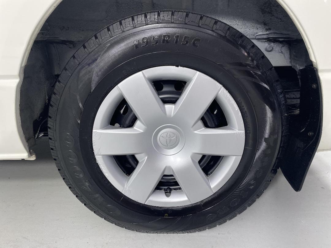 Photo '11' of Toyota Hiace