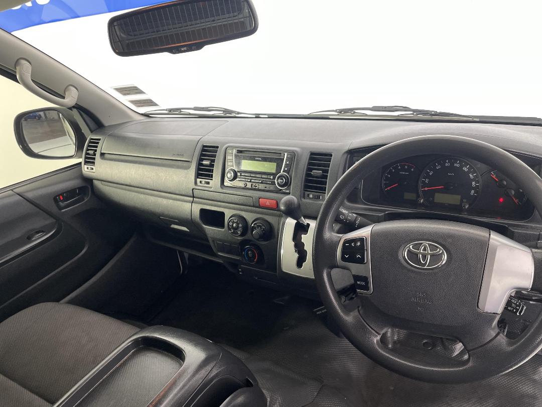 Photo '17' of Toyota Hiace