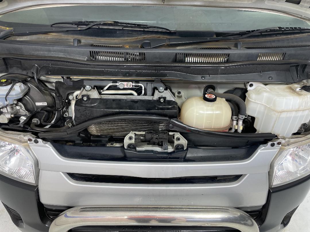 Photo '13' of Toyota Hiace