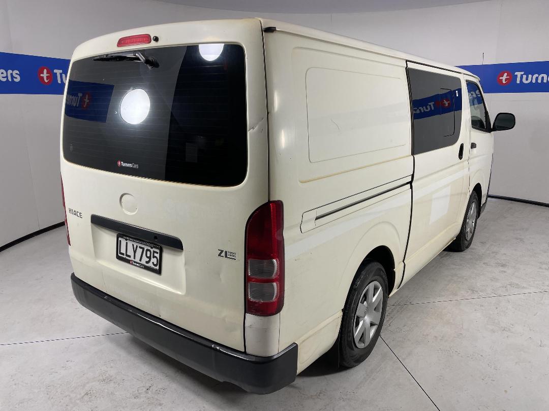 Photo '7' of Toyota Hiace