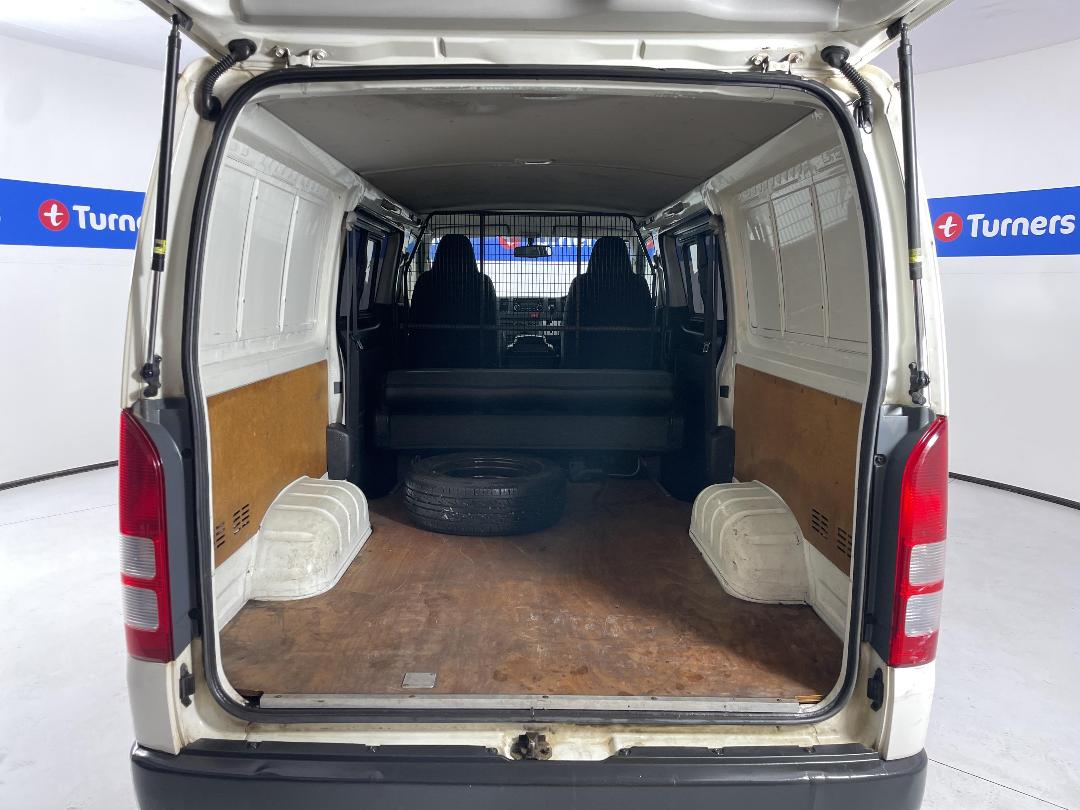 Photo '14' of Toyota Hiace