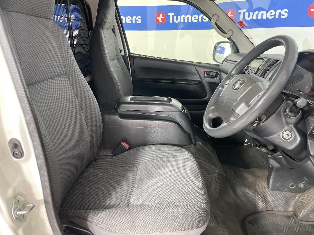 Photo '16' of Toyota Hiace