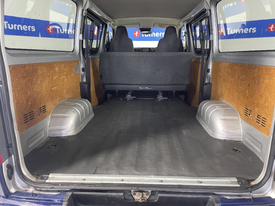 Photo '14' of Toyota Hiace