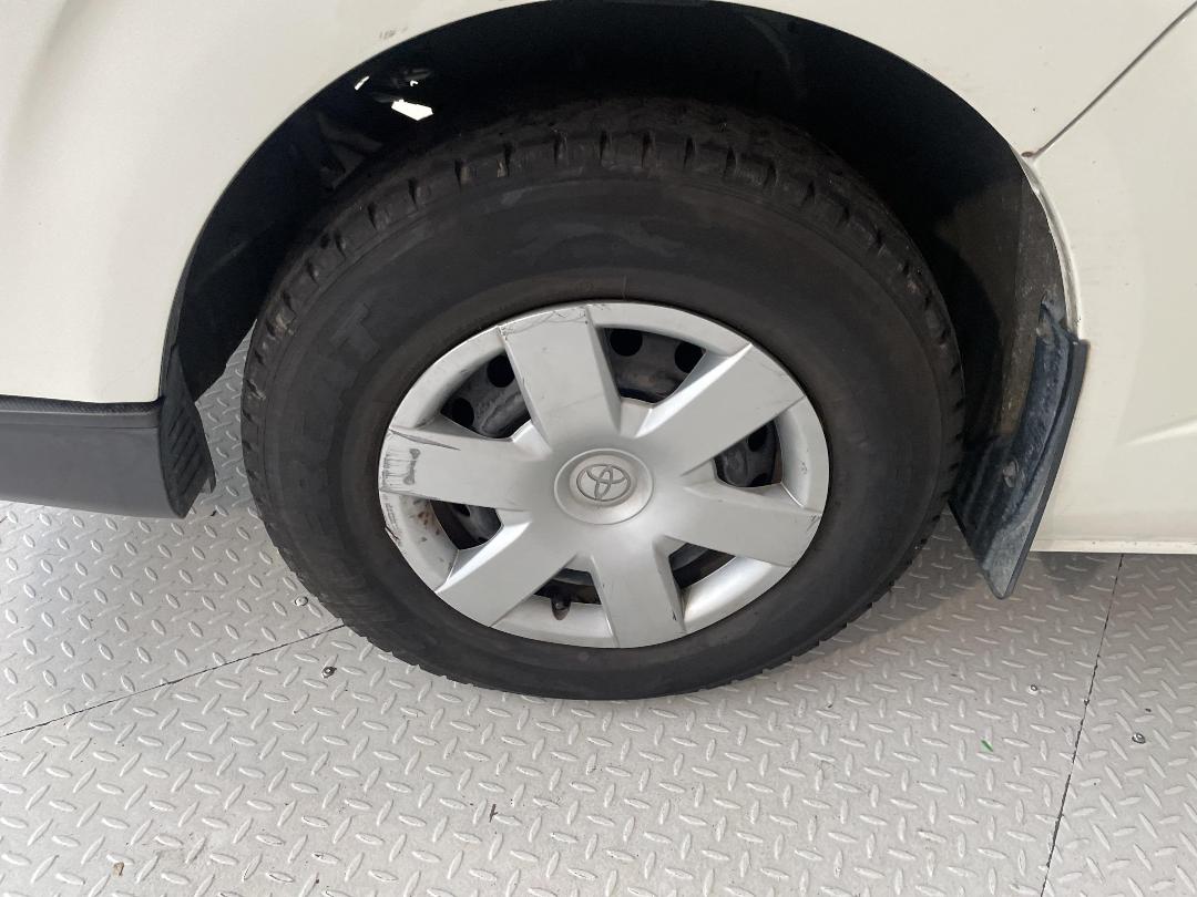 Photo '10' of Toyota Hiace