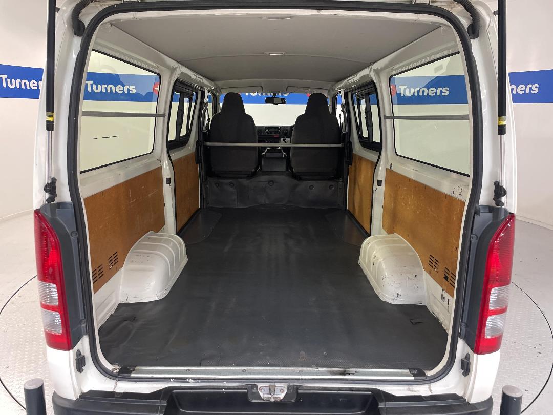 Photo '14' of Toyota Hiace