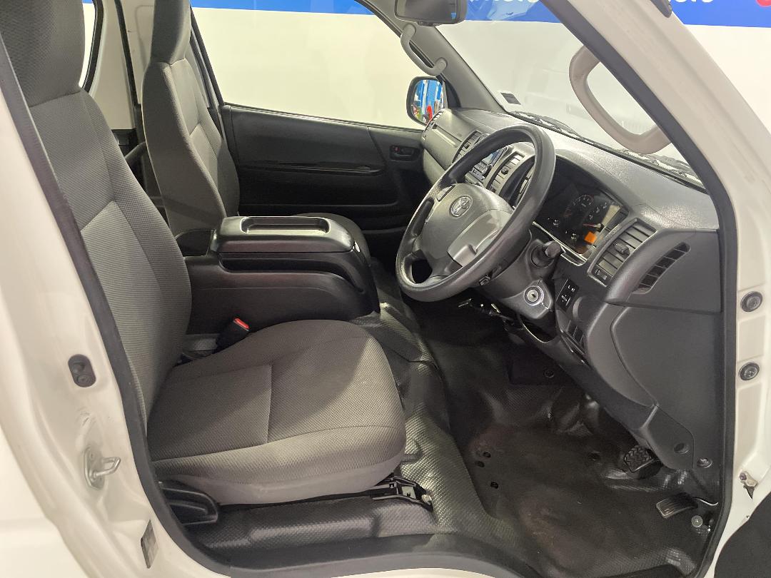 Photo '16' of Toyota Hiace