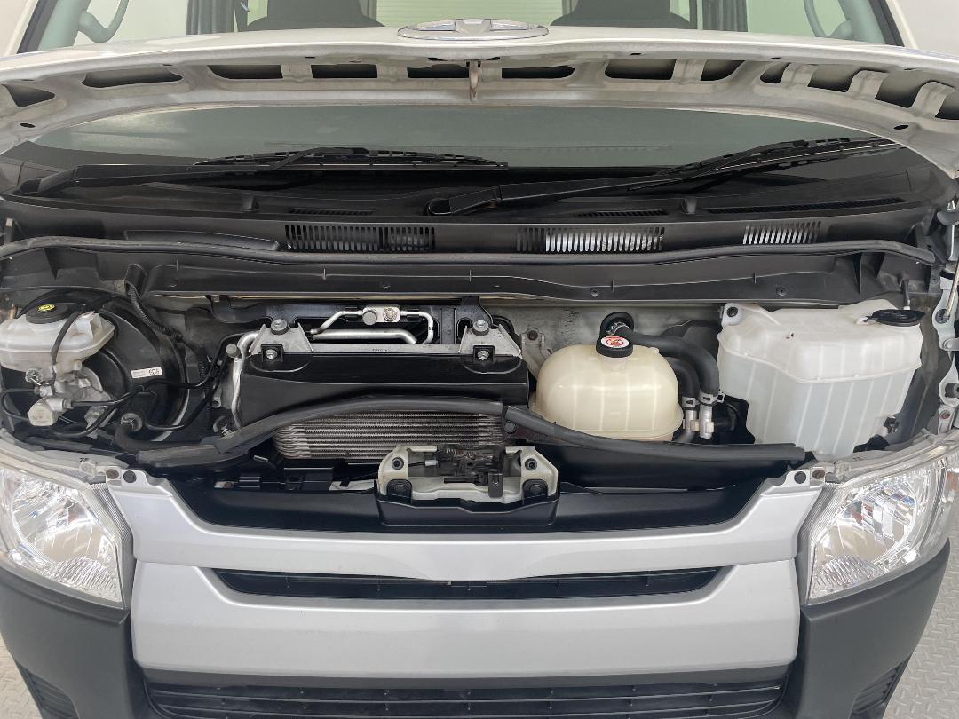 Photo '13' of Toyota Hiace