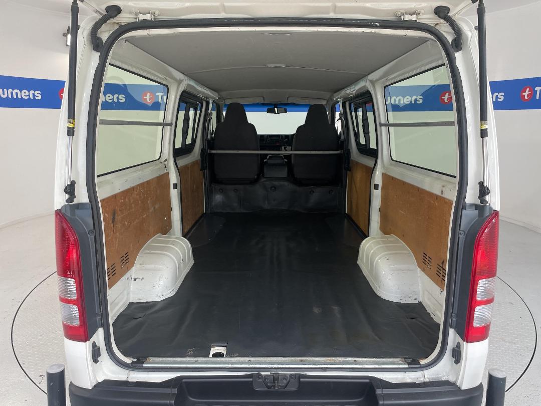 Photo '14' of Toyota Hiace