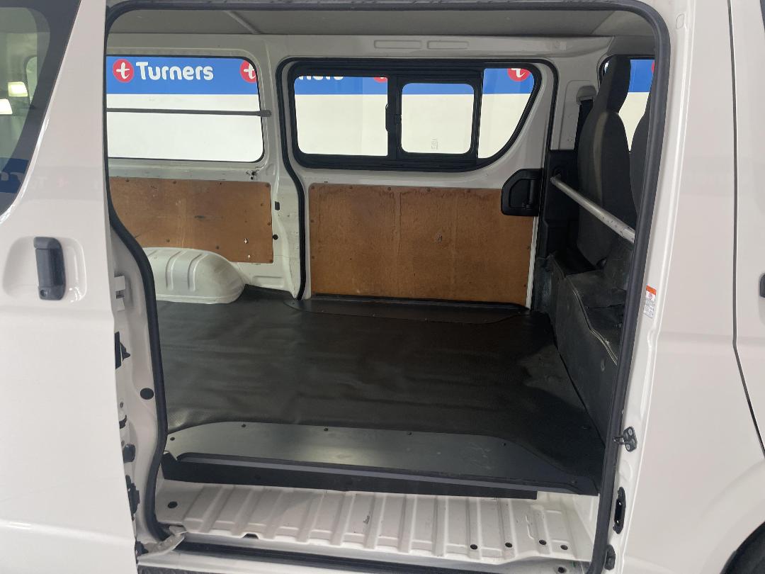 Photo '19' of Toyota Hiace