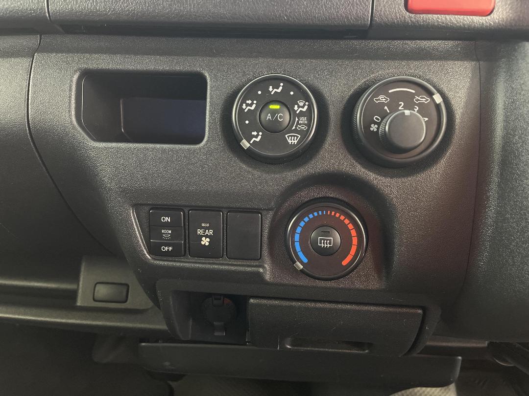 Photo '30' of Toyota Hiace