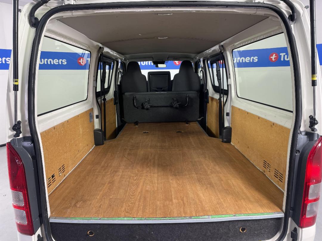 Photo '14' of Toyota Hiace