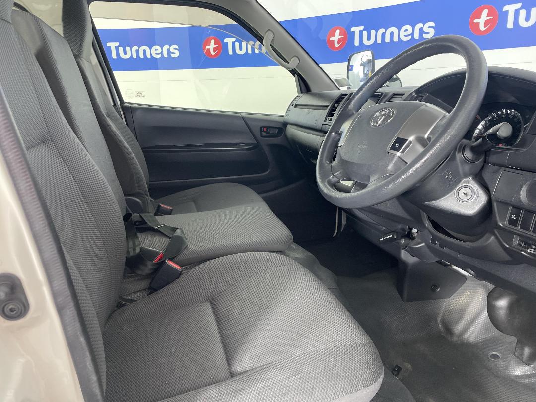 Photo '16' of Toyota Hiace