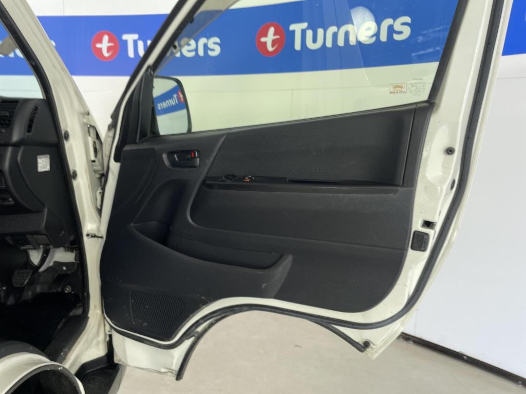 Photo '15' of Toyota Hiace