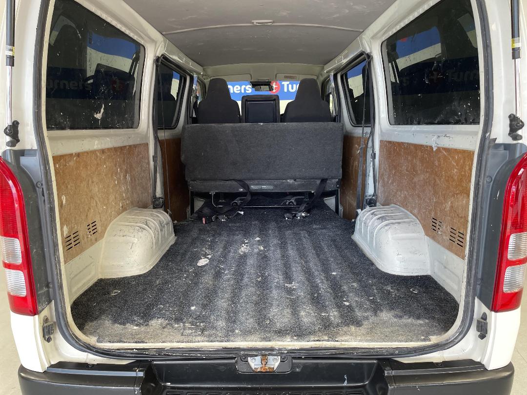 Photo '14' of Toyota Hiace