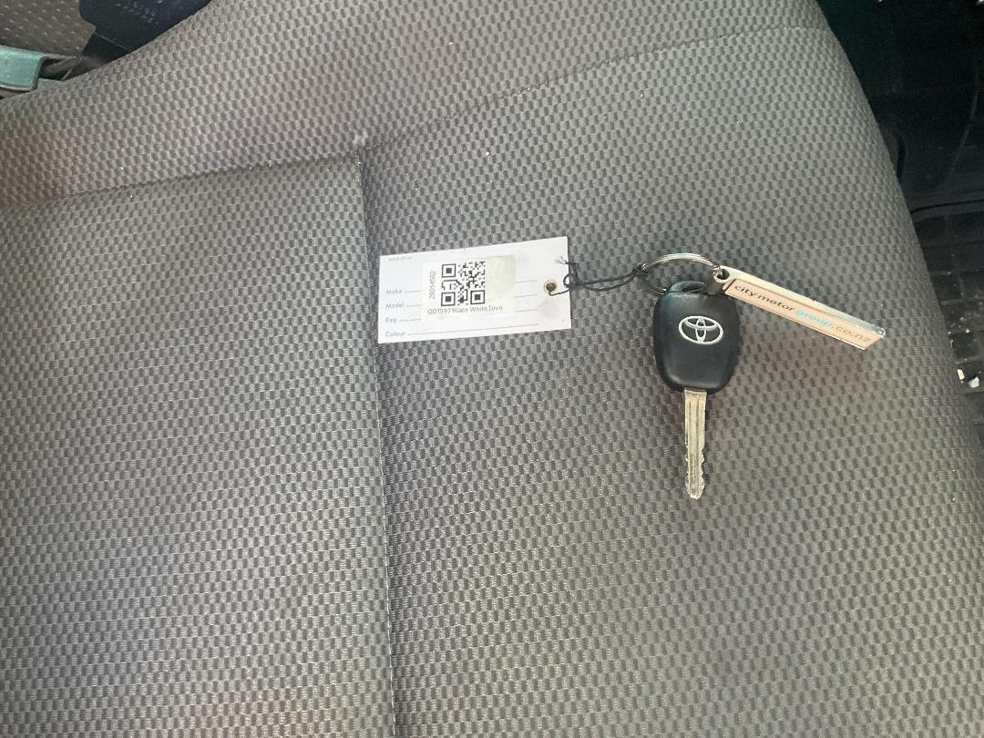 Photo '17' of Toyota Hiace Photo '17' of Toyota Hiace