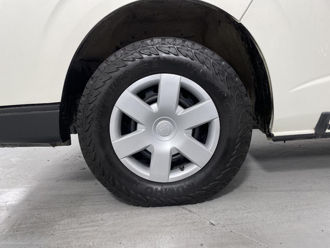 Photo '10' of Toyota Hiace