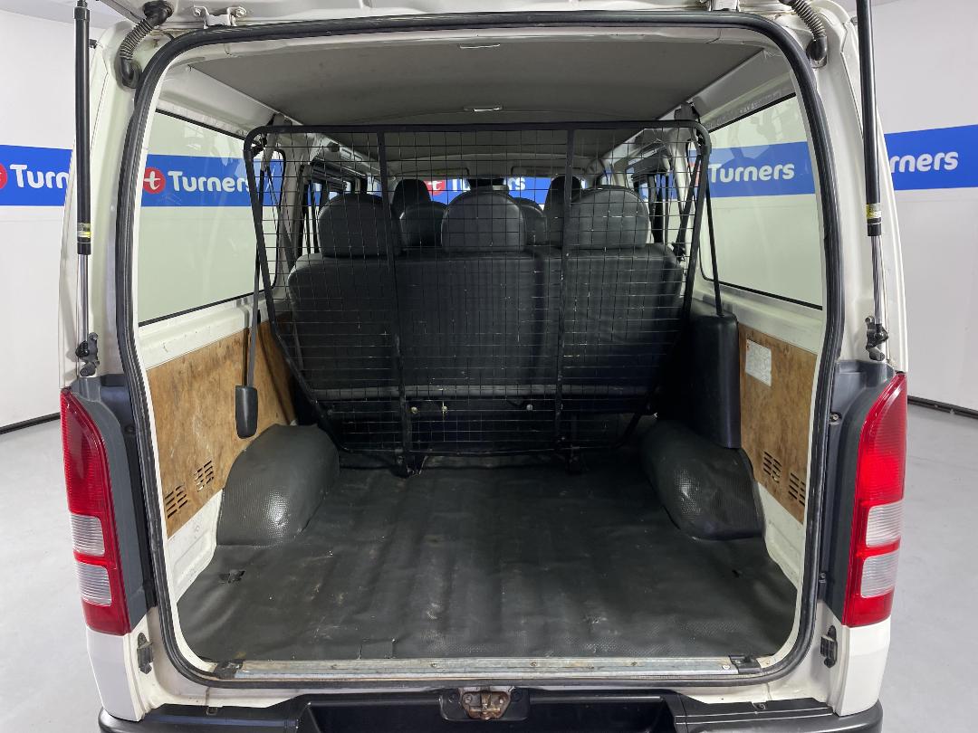 Photo '14' of Toyota Hiace