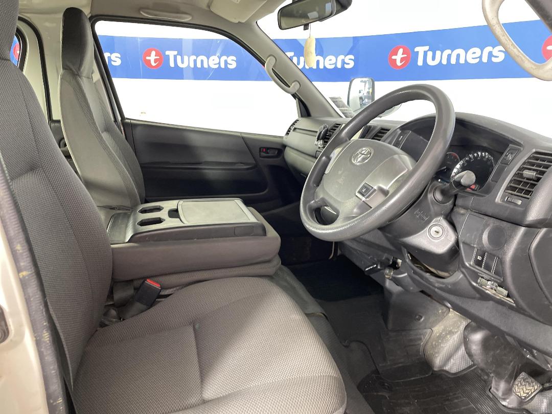 Photo '16' of Toyota Hiace