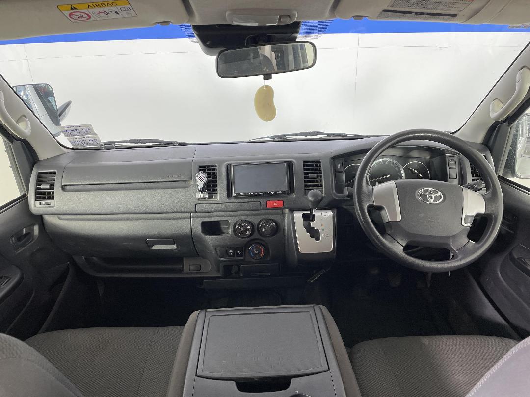 Photo '17' of Toyota Hiace