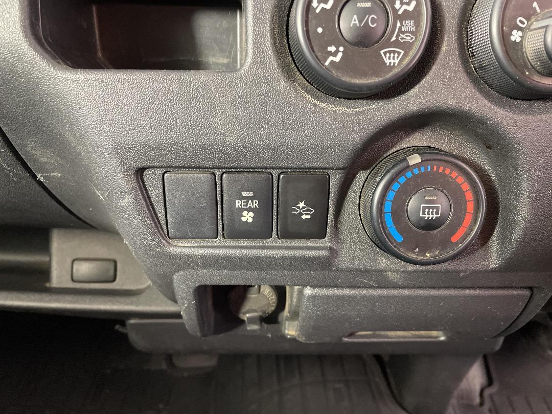 Photo '29' of Toyota Hiace