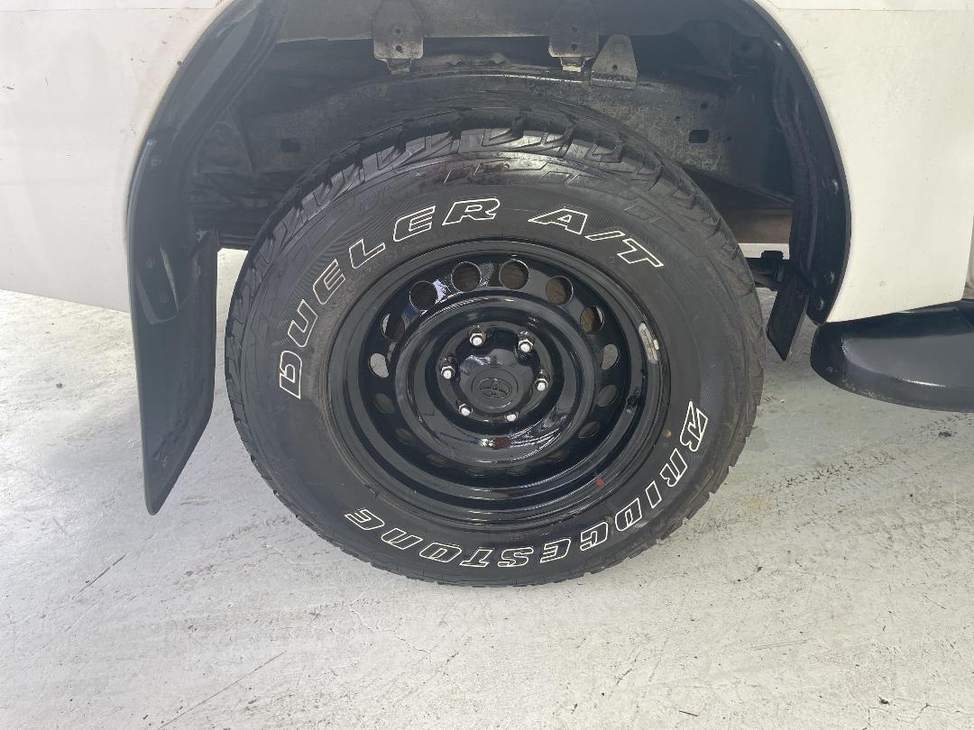 Photo '12' of Toyota Hilux