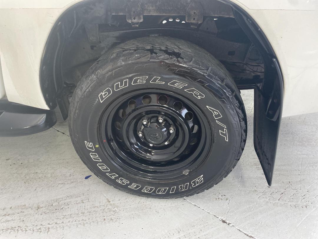 Photo '11' of Toyota Hilux