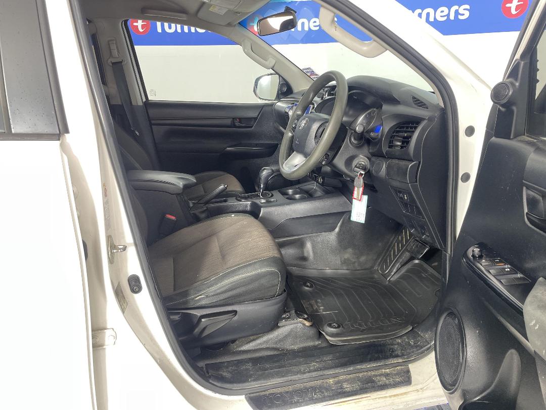 Photo '16' of Toyota Hilux