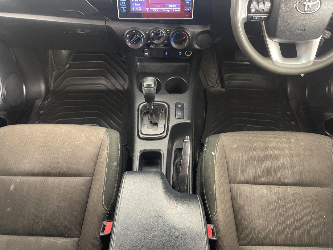 Photo '18' of Toyota Hilux