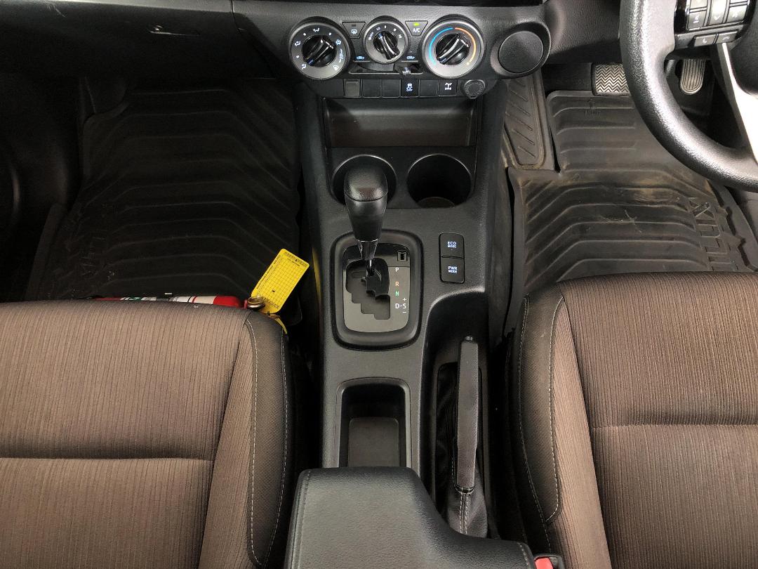 Photo '18' of Toyota Hilux