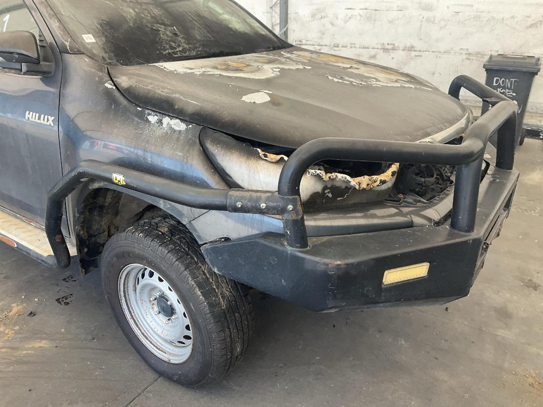 Photo '4' of Toyota Hilux SR TD DC/CC