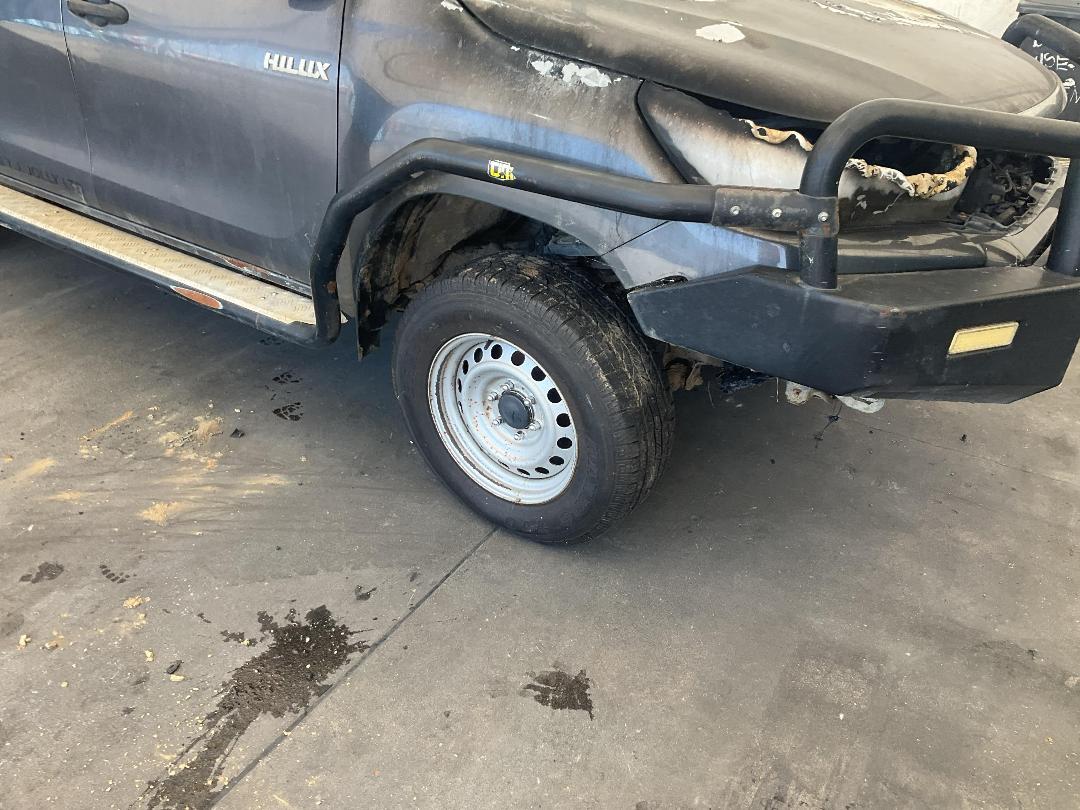 Photo '2' of Toyota Hilux SR TD DC/CC