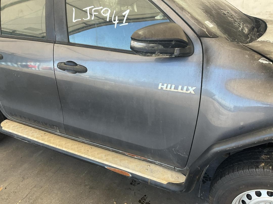 Photo '3' of Toyota Hilux SR TD DC/CC