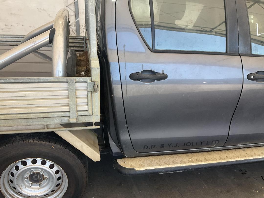 Photo '17' of Toyota Hilux SR TD DC/CC