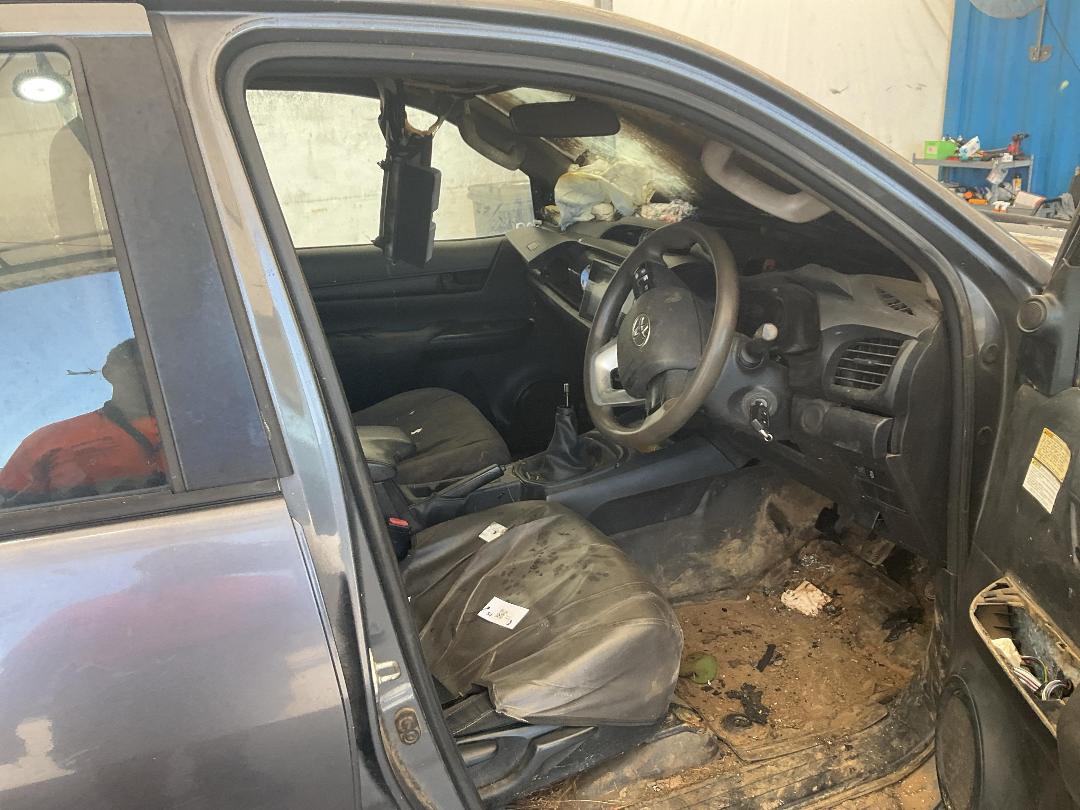 Photo '22' of Toyota Hilux SR TD DC/CC