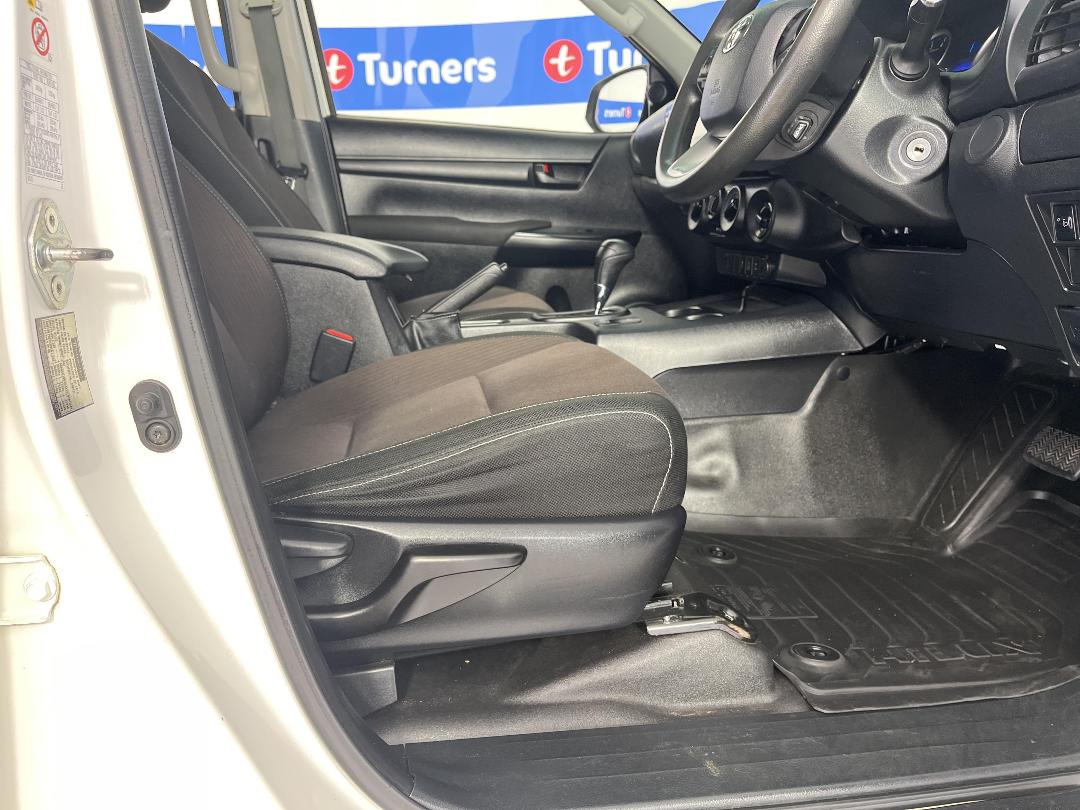 Photo '16' of Toyota Hilux