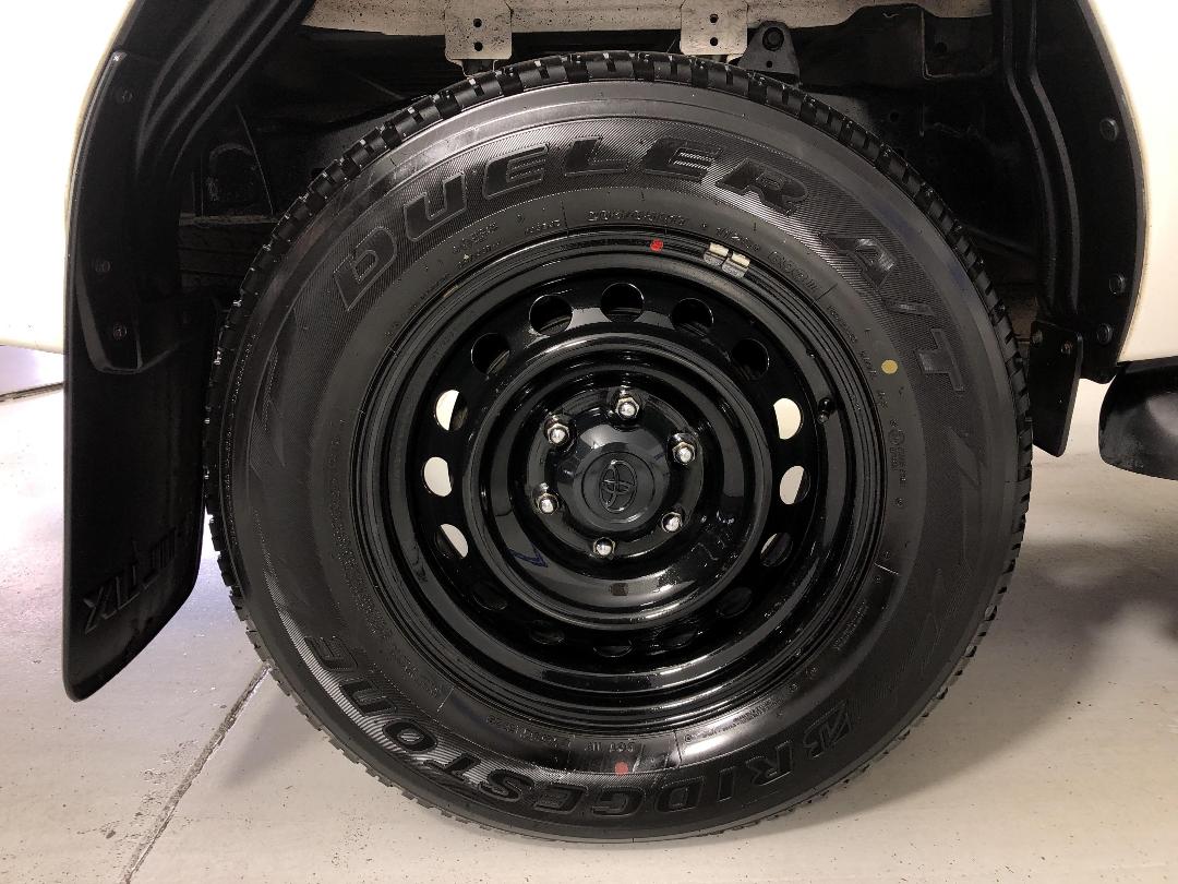 Photo '12' of Toyota Hilux