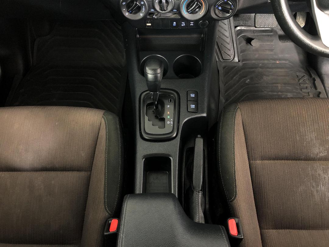 Photo '18' of Toyota Hilux