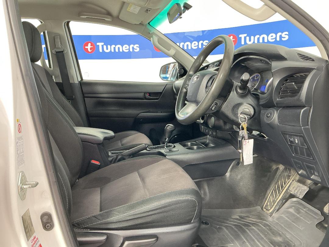 Photo '16' of Toyota Hilux