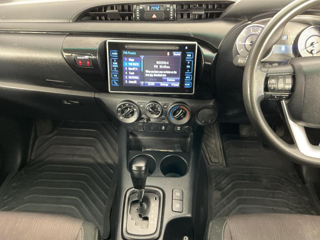 Photo '18' of Toyota Hilux