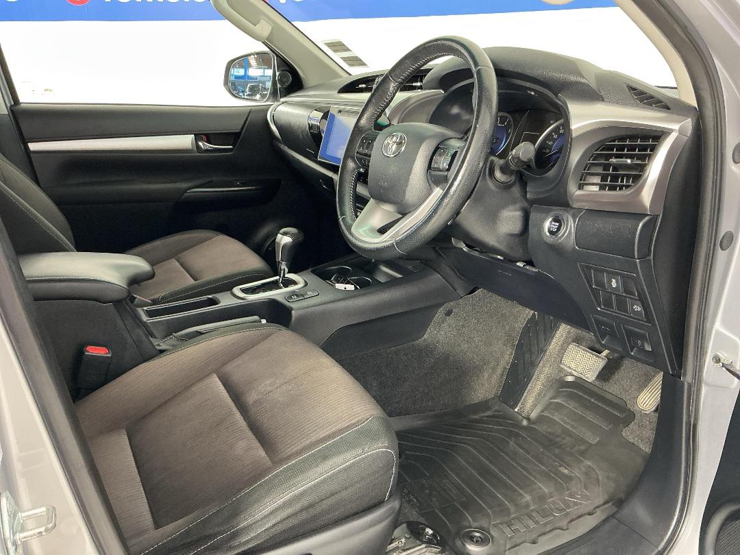 Photo '16' of Toyota Hilux