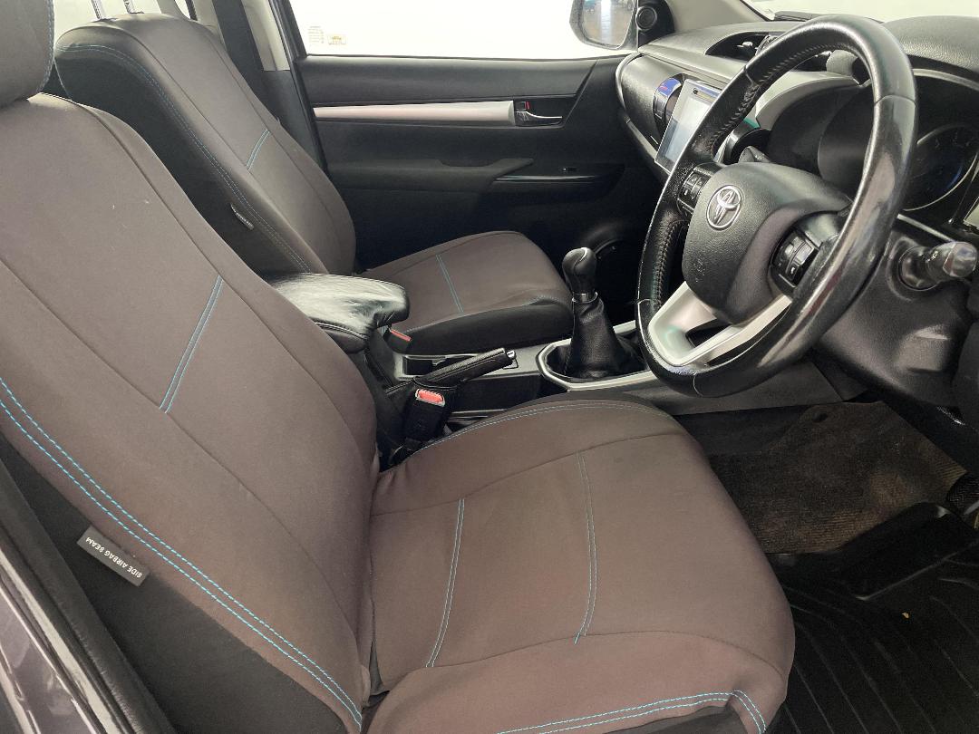 Photo '16' of Toyota Hilux