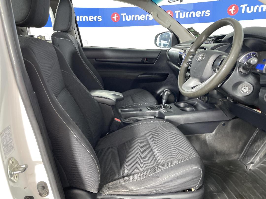 Photo '16' of Toyota Hilux